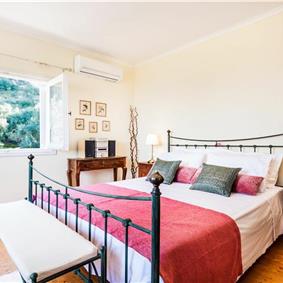 3 bedroom villa with pool & sea & mountain views, Episkepsi, sleeps 7